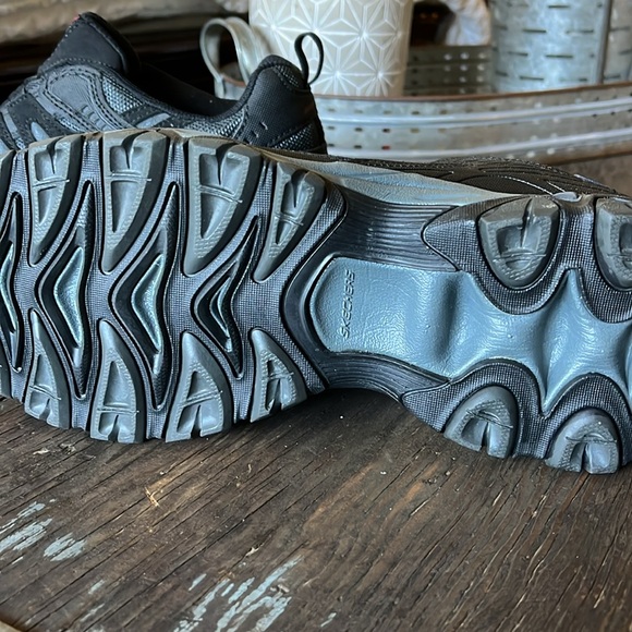 Brand new SKECHERS - Picture 3 of 5